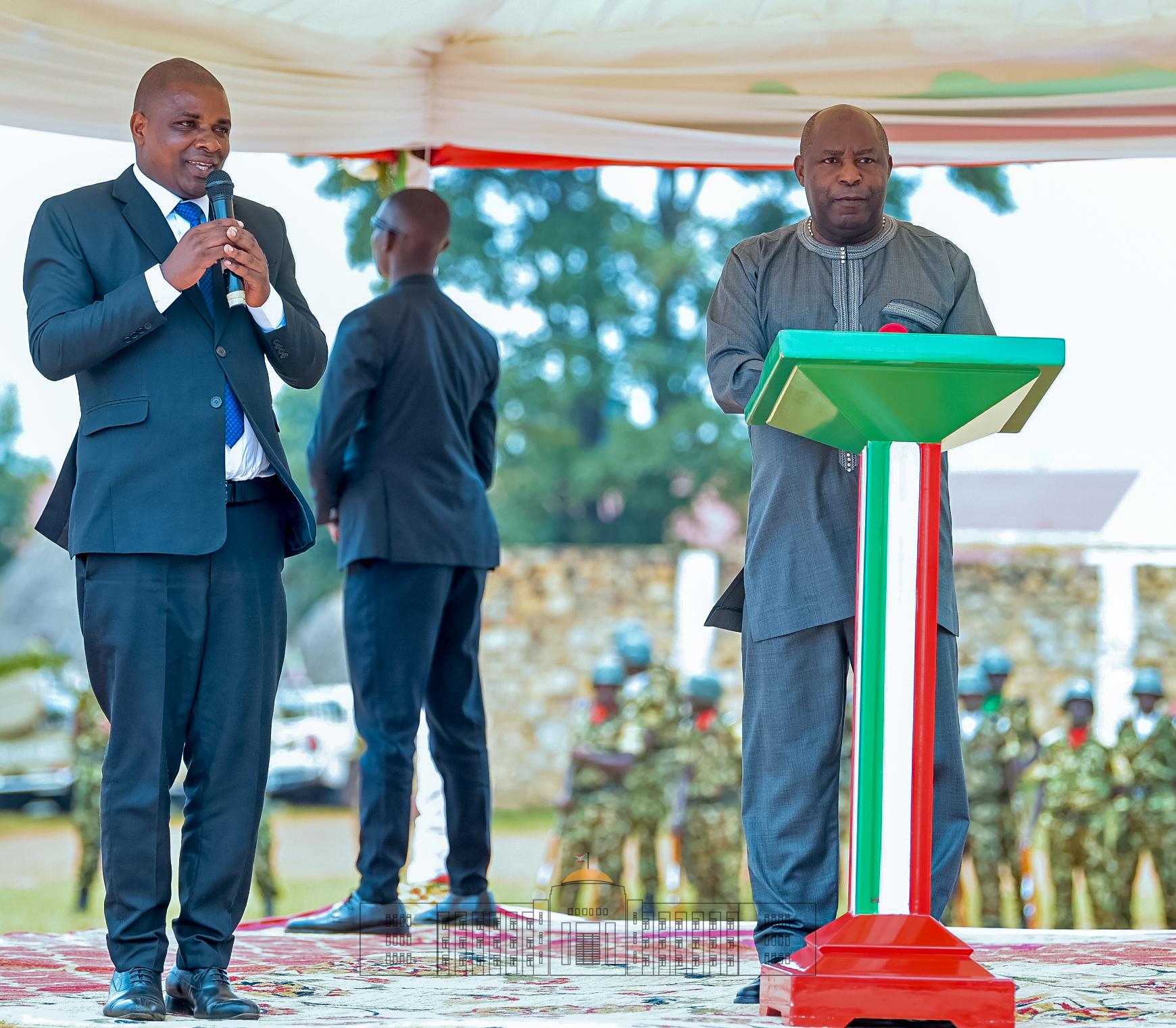 Le Président Ndayishimiye présente officiellement le nouvel Administrateur communal de Muramvya