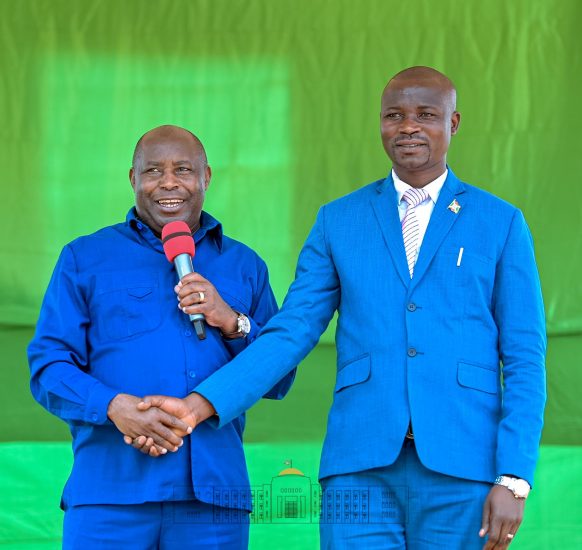 Présentation de Ntakarutimana Gordien, nouvel Administrateur communal de Rutana par le Président Ndayishimiye