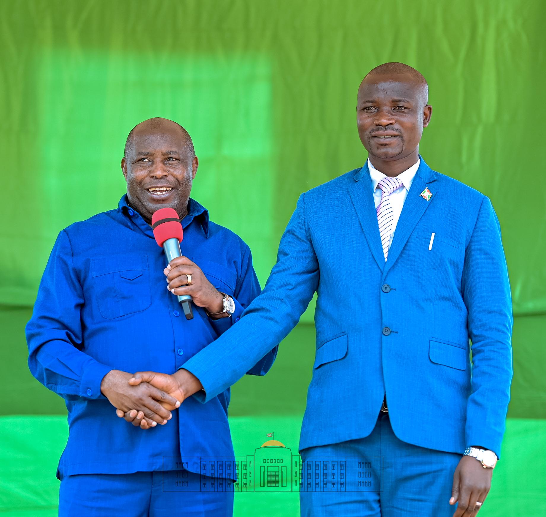 Présentation de Ntakarutimana Gordien, nouvel Administrateur communal de Rutana par le Président Ndayishimiye