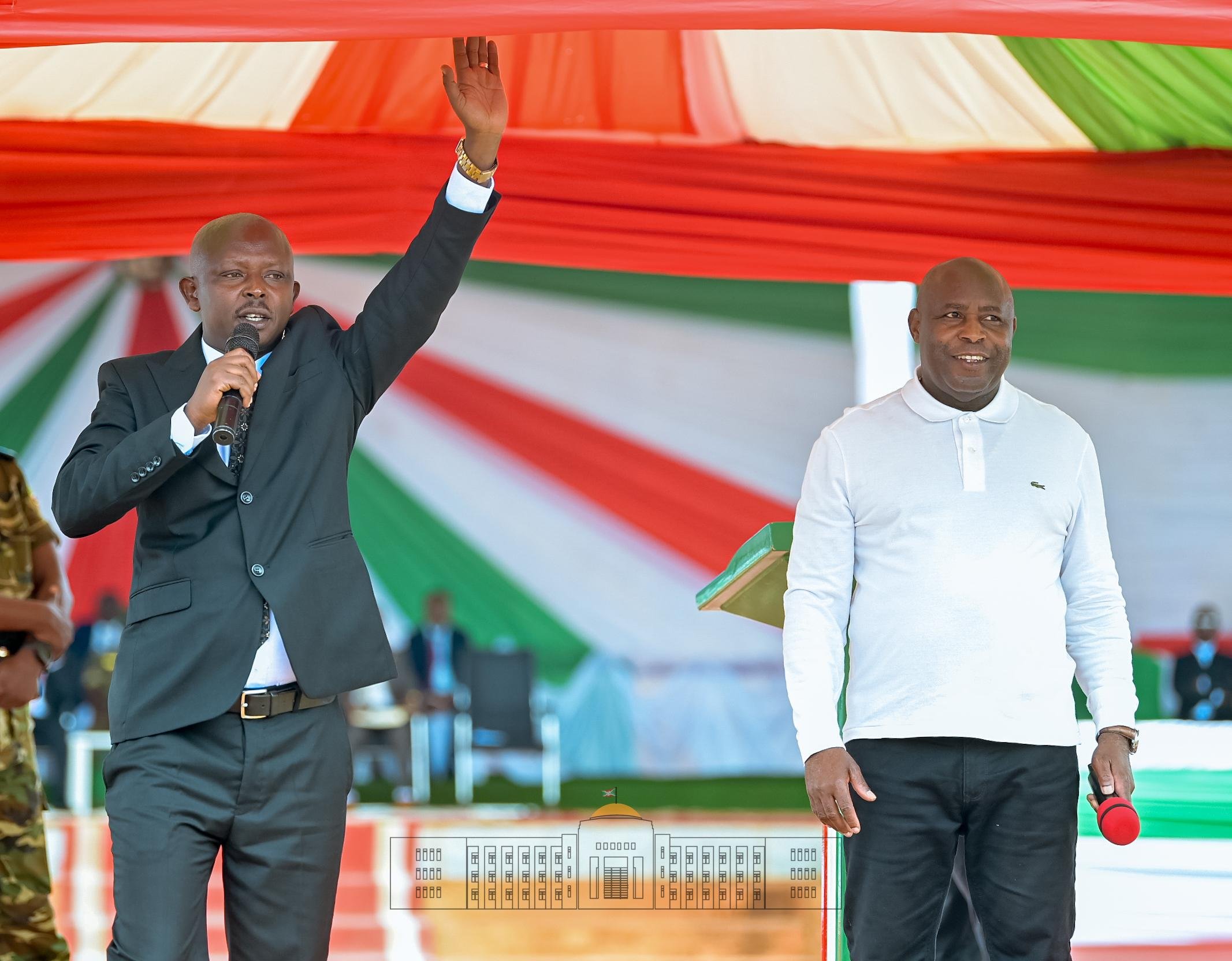 Le Président Ndayishimiye présente le nouvel Administrateur de Bugendana