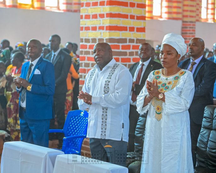 Le couple présidentiel s’est joint aux chrétiens de la paroisse Gitongo dans la prière dominicale