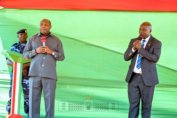 Le Président Ndayishimiye a officiellement présenté le nouvel administrateur de Gisuru
