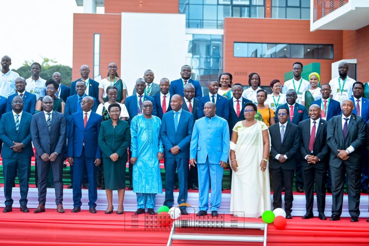Le Président Evariste Ndayishimiye inaugure l’Immeuble “Ikirezi” et lance officiellement la Bourse du Burundi