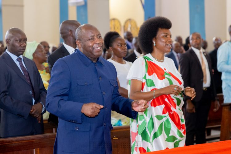 Le Président Evariste Ndayishimiye participe à la messe d’ouverture de la prière nationale d’action de grâce