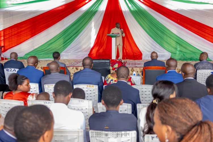 Le Président Ndayishimiye encourage les jeunes à construire le Burundi