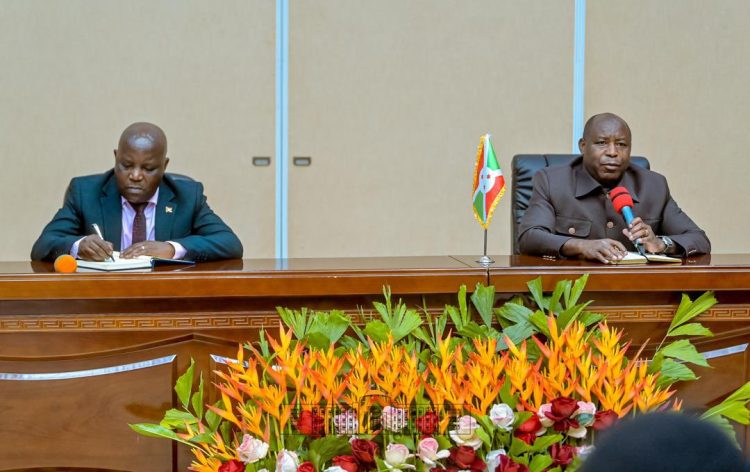 Réunion d’évaluation de l’engagement de l’État avec les gouverneurs de province et les administrateurs communaux