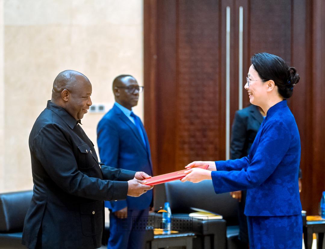 Le président Ndayishimiye a reçu les lettres de créance de deux nouveaux ambassadeurs