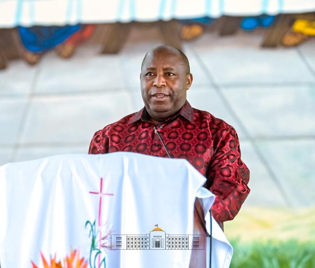 Le Président Evariste Ndayishimiye anime une retraite Pascale pour les officiers de la FDNB et de la PNB et leurs épouses