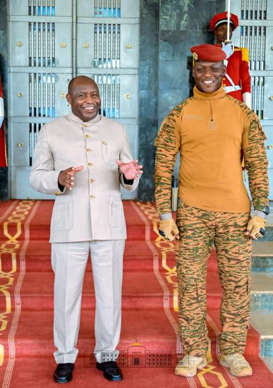 Visite d’amitié et de travail : le Président burundais Évariste Ndayishimiye renforce les liens entre l’Union africaine et l’AES à Ouagadougou