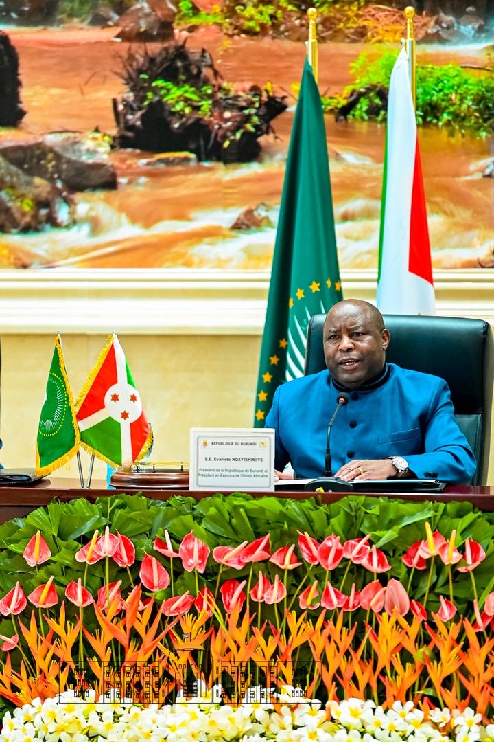 Le Président en exercice de l’Union africaine mobilise les dirigeants africains pour faire face à la flambée d’Ebola