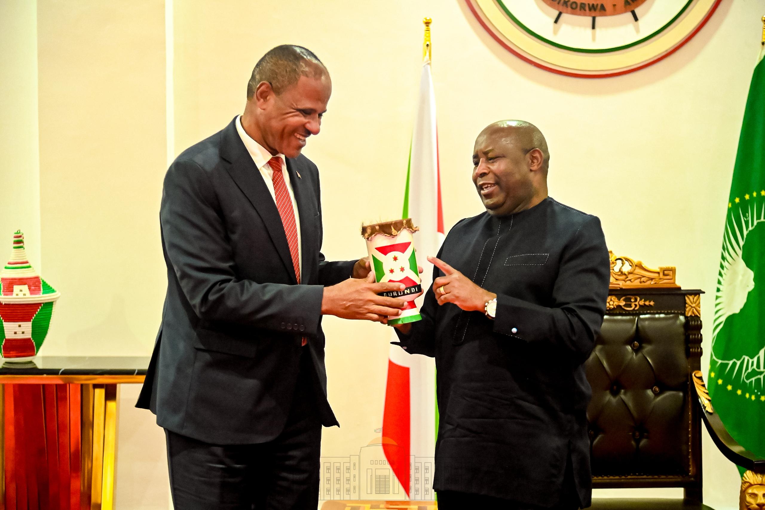 Le Président Évariste Ndayishimiye reçoit en audience d’adieu l’Ambassadeur du Soudan au Burundi