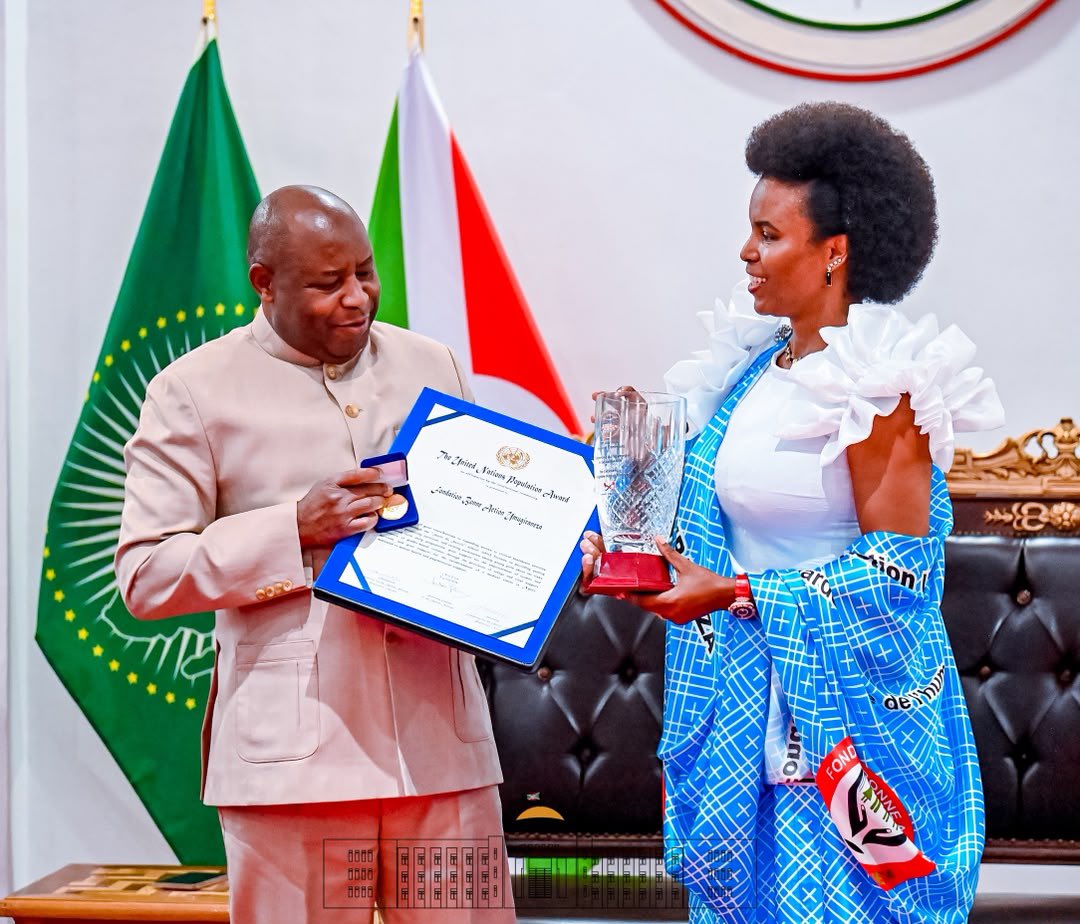La Première Dame du Burundi est de retour au pays avec deux prestigieuses distinctions internationales