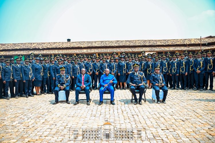 Le Président Ndayishimiye procède à l’ouverture de l’année académique à l’Institut Supérieur de Police et appelle les nouveaux officiers à promouvoir une police professionnelle et exemplaire