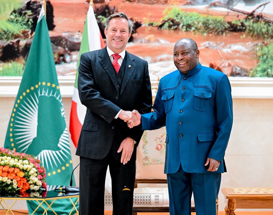 Le Président Ndayishimiye rencontre différentes personnalités et promet d’accompagner les jeunes innovateurs burundais