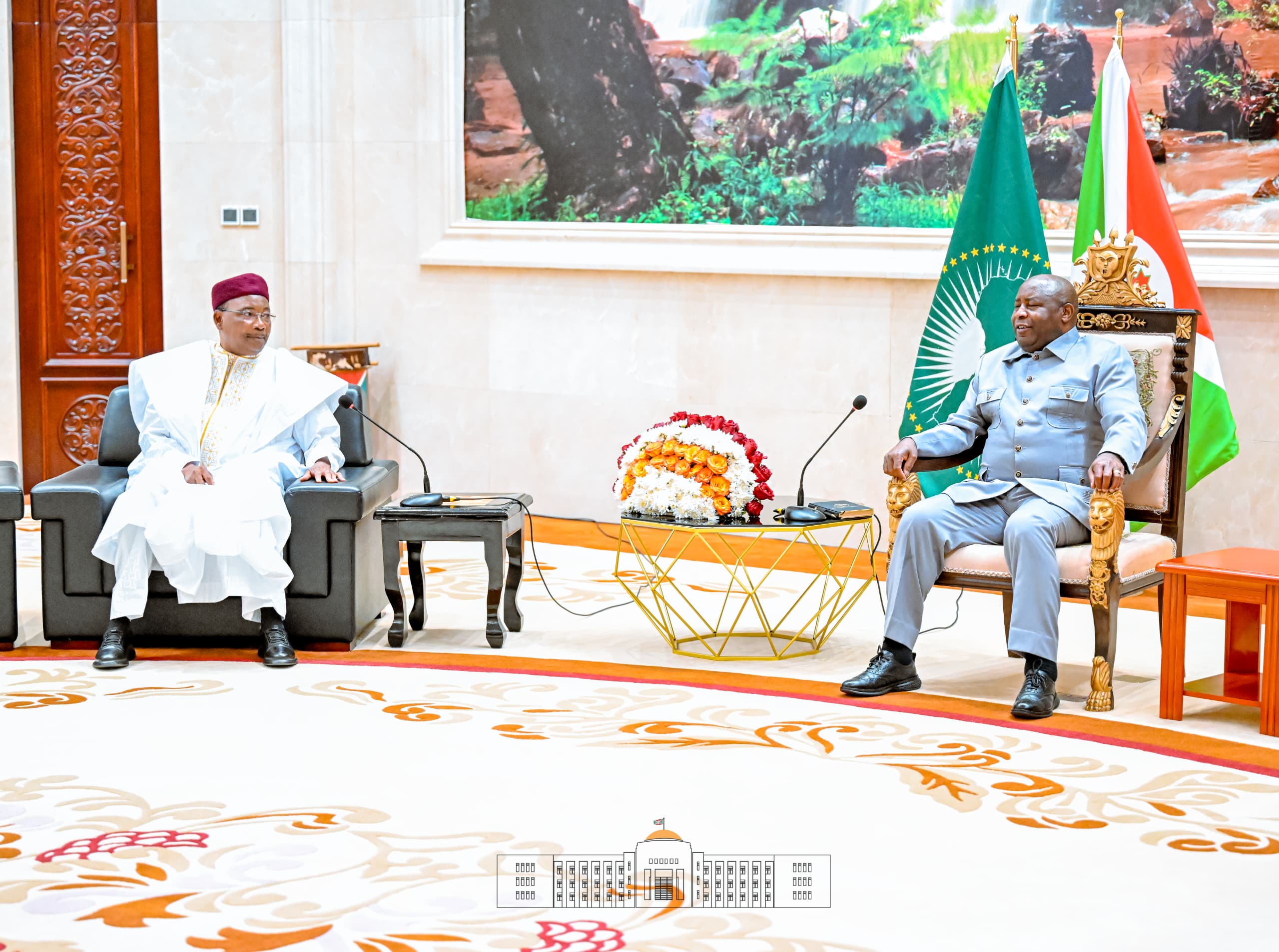 Le Président Évariste Ndayishimiye échange avec Mahamadou Issoufou sur les avancées de la ZLECAF